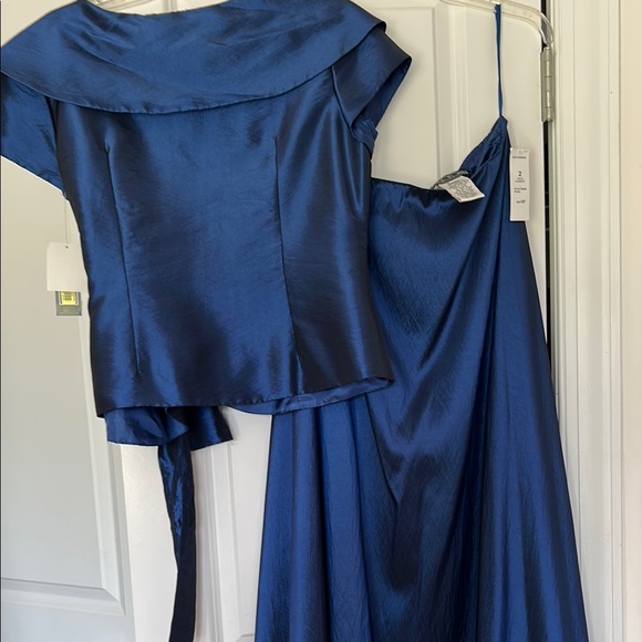 Alex Evenings Royal Blue Satin Ensemble - Picture 2 of 3